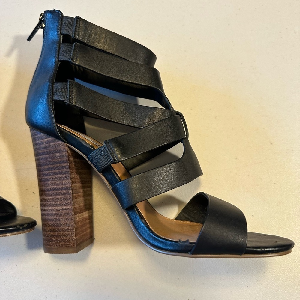 Steve Madden size 6.5 black, leather strapped shoe. - Picture 5 of 10
